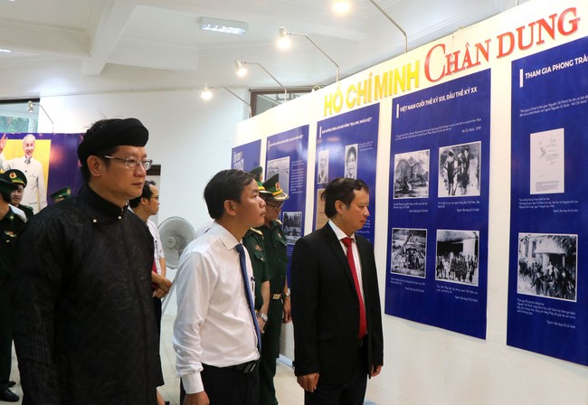 Trên 200 hình ảnh và hiện vật được trưng bày tại triển lãm 'Hồ Chí Minh - Chân dung một con người' - Ảnh 1.