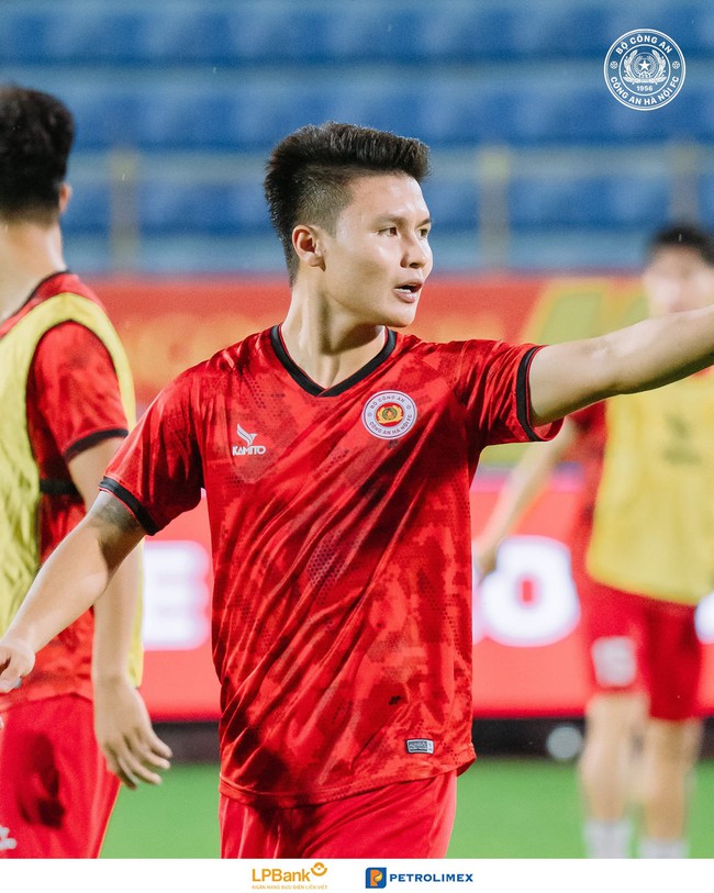 Quang Hải nói thẳng về Văn Quyết và Hà Nội FC; HLV của CAHN có thể vắng mặt ở ‘derby thủ đô’ - Ảnh 3.