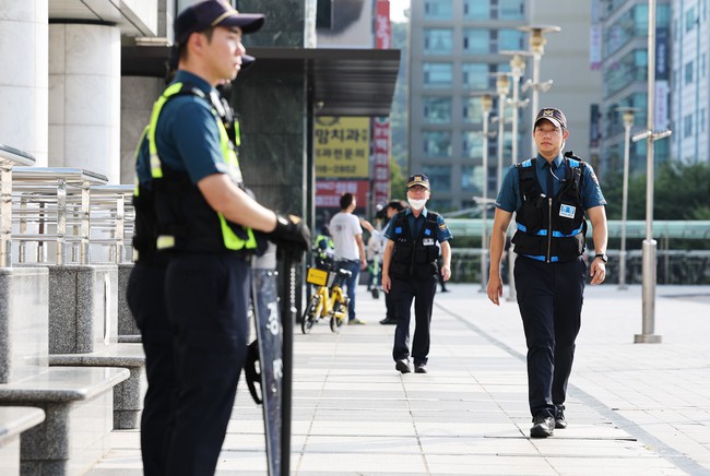 Hàn Quốc ngăn ngừa tái diễn các vụ tấn công nơi công cộng - Ảnh 1.