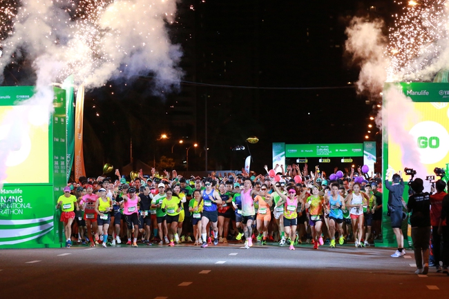 Hơn 9.000 vận động viên tham gia Marathon Quốc tế Đà Nẵng Manulife 2023 - Ảnh 1.