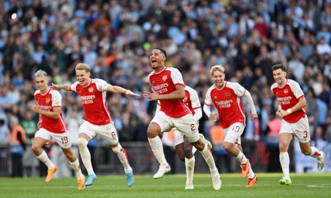 Arsenal ghi bàn phút 90+11, quật ngã Man City ở loạt 'đấu súng' để giành danh hiệu đầu tiên của mùa giải  - Ảnh 2.
