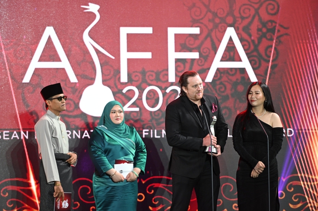 Kim B giành giải 'Nữ diễn phụ xuất sắc nhất' tại Liên hoan Phim quốc tế ASEAN - Ảnh 2.