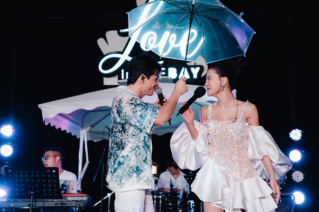 Hà Nhi – Quốc Thiên nhí nhảnh trên sân khấu, hát dưới mưa để không phụ khán giả - Ảnh 4.