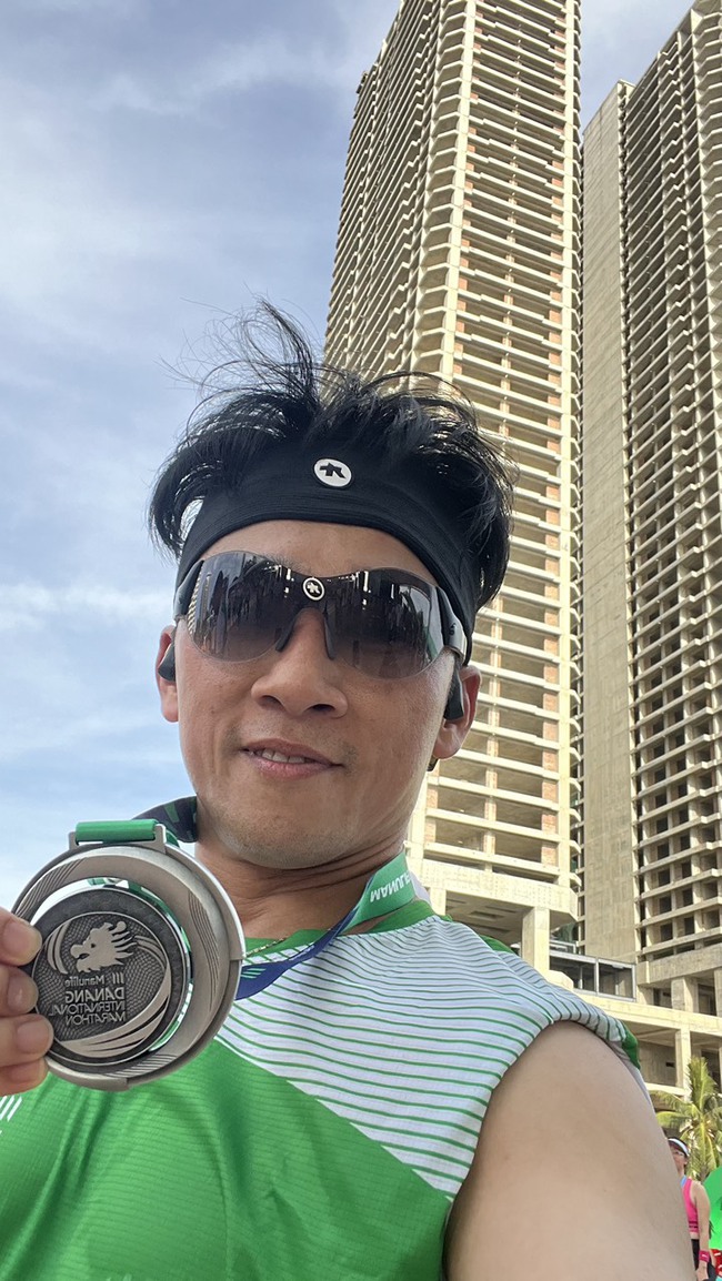 Ca sĩ Quang Hào chạy marathon 21km, lan toả thông điệp tích cực - Ảnh 2.
