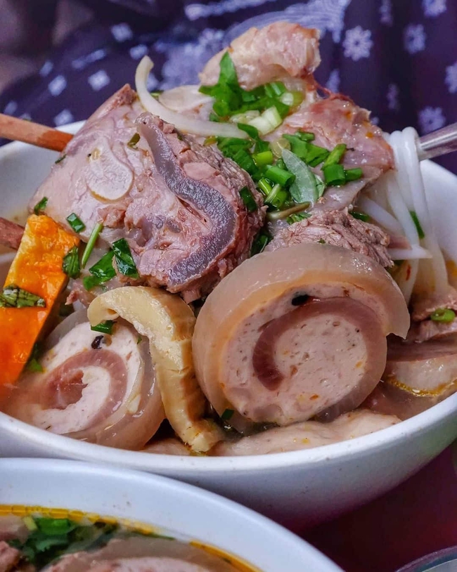 Top 10 món ăn Sài Gòn cứ đến ngày mưa, dân tình lại đổ xô đi thưởng thức  - Ảnh 2.