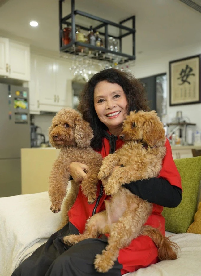 NSND Minh Châu: 'Người đàn bà đẹp của điện ảnh Việt Nam' thích nuôi chó ở tuổi U70 - Ảnh 11.