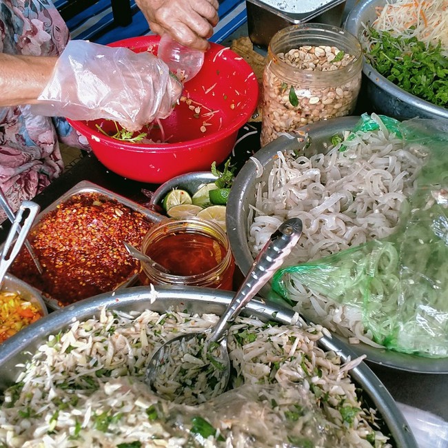 Top 10 món ăn ngon bổ rẻ phải thử khi đến thành phố đáng sống Đà Nẵng - Ảnh 12.