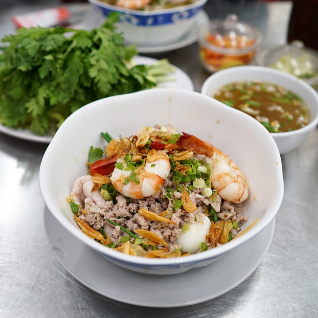 Top 10 món ăn Sài Gòn cứ đến ngày mưa, dân tình lại đổ xô đi thưởng thức  - Ảnh 7.