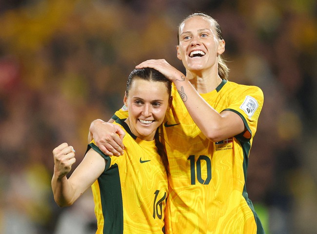 Chủ nhà Úc vào tứ kết World Cup nữ 2023 sau thắng lợi thuyết phục trước Đan Mạch - Ảnh 3.