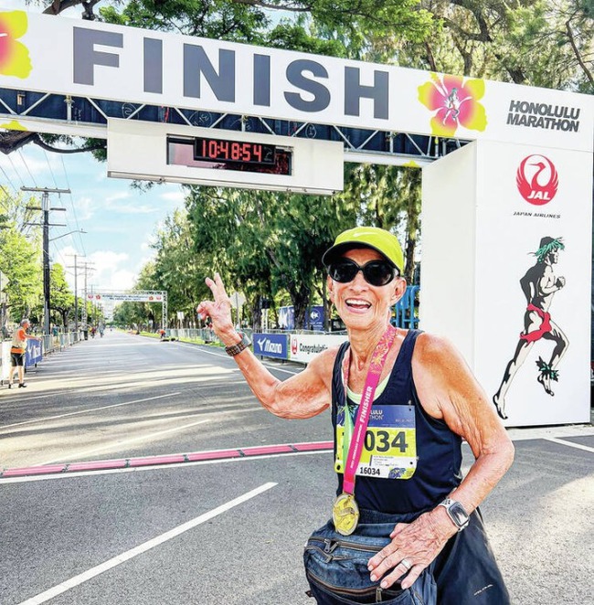 Thán phục nữ runner lập kỷ lục Guinness Marathon ở tuổi 92 - Ảnh 2.