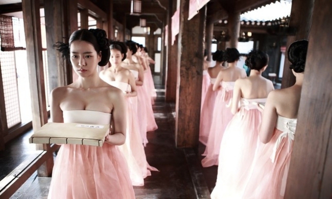 Nhìn lại những lần 'phá kén' ngọc nữ của dàn mỹ nhân phim Hàn - Ảnh 4.
