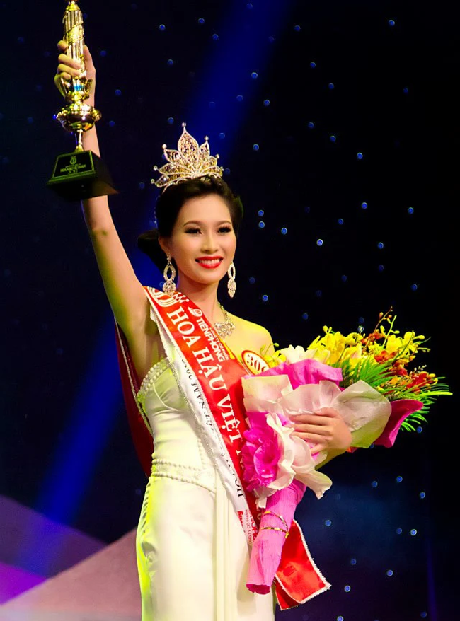 Nhan sắc trẻ trung như gái đôi mươi sau 11 năm của Hoa hậu Đặng Thu Thảo gây chú ý - Ảnh 1.