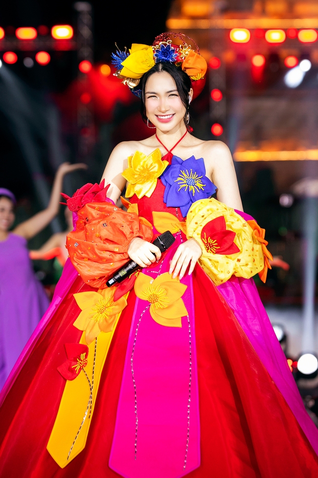 Dàn Hoa, Á hậu hội tụ tại show thời trang 'Tinh hoa cố đô' của NTK Thạch Linh tại Ninh Bình - Ảnh 5.