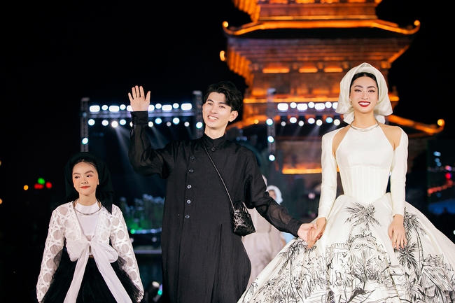 Dàn Hoa, Á hậu hội tụ tại show thời trang 'Tinh hoa cố đô' của NTK Thạch Linh tại Ninh Bình - Ảnh 13.