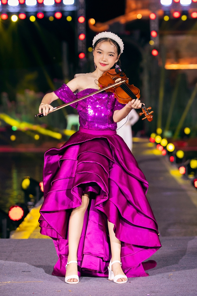 Dàn Hoa, Á hậu hội tụ tại show thời trang 'Tinh hoa cố đô' của NTK Thạch Linh tại Ninh Bình - Ảnh 6.