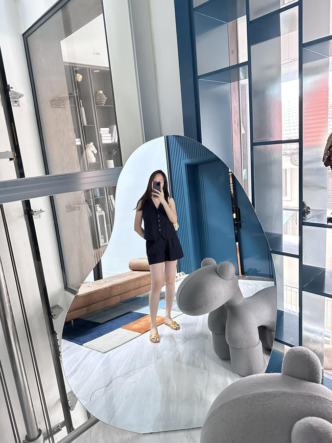 Đàm Thu Trang mách nước phối đồ đi giày bệt vẫn tôn dáng - Ảnh 8.