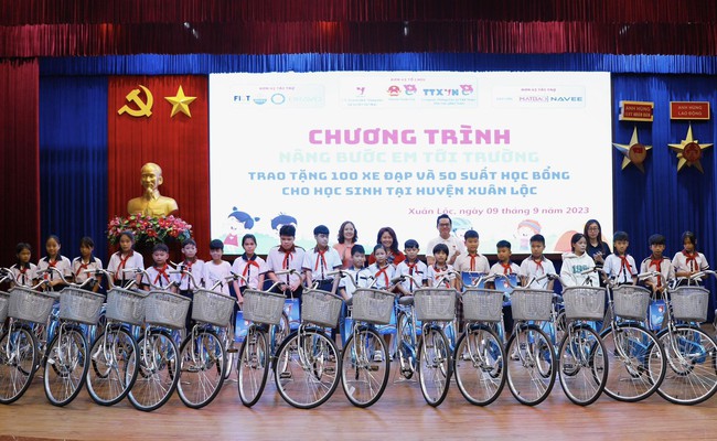 Thanh niên TTXVN trao học bổng cho học sinh nghèo vượt khó ở Đồng Nai - Ảnh 5.