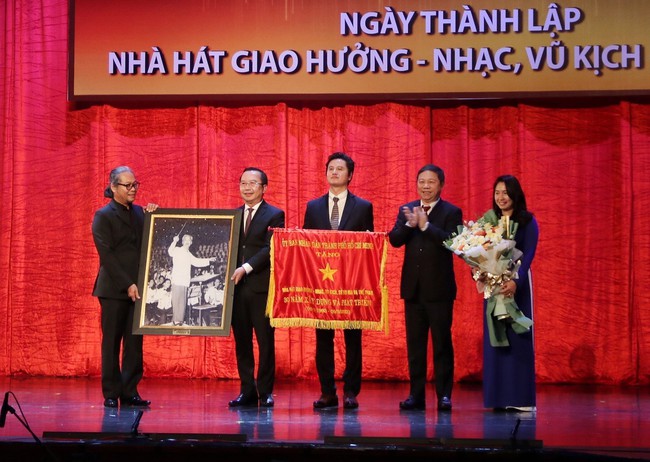 Nhà hát Giao hưởng, Nhạc - Vũ kịch Thành phố Hồ Chí Minh kỷ niệm 30 năm thành lập - Ảnh 1.