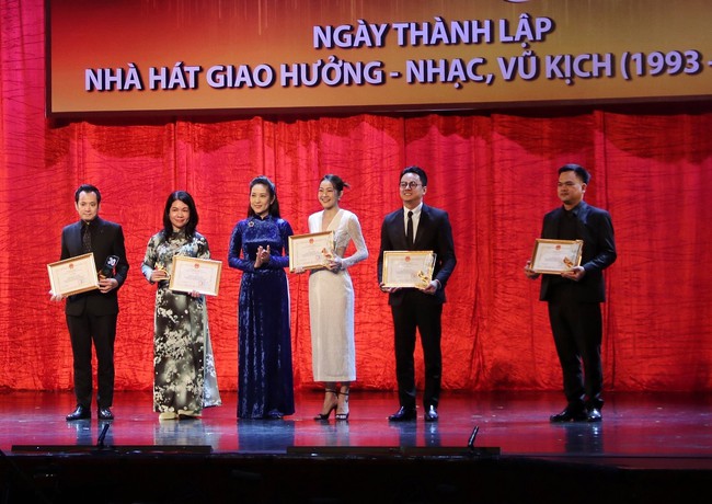 Nhà hát Giao hưởng, Nhạc - Vũ kịch Thành phố Hồ Chí Minh kỷ niệm 30 năm thành lập - Ảnh 2.