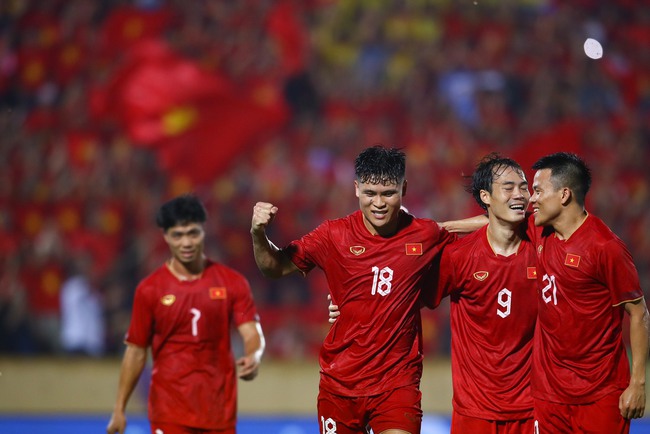 Bóng đá Việt Nam 12/9: Văn Toàn bị thương ở đầu sau trận đấu với ĐT Palestine - Ảnh 3.