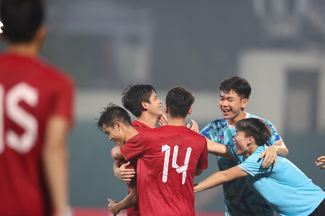 Hàng thủ hớ hênh, U23 Việt Nam chia điểm đáng tiếc trước U23 Singapore - Ảnh 3.