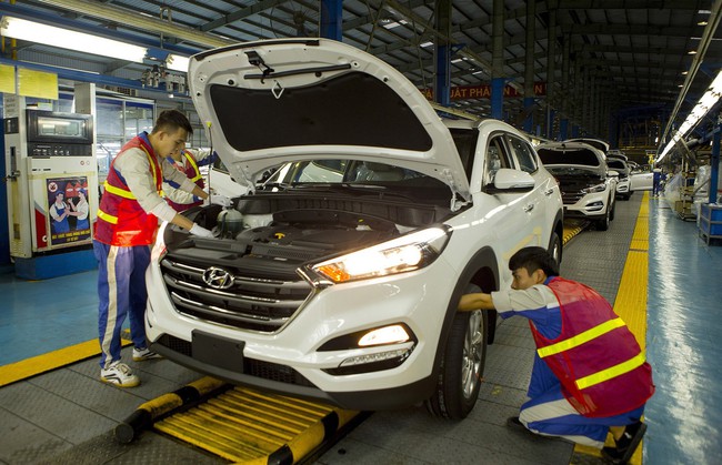 Giảm 50% lệ phí trước bạ, thị trường ô tô Việt Nam vẫn gặp khó - Ảnh 1.