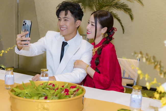 Cặp đôi Gin Tuấn Kiệt - Puka lần đầu lộ diện trước truyền thông sau xác nhận kết hôn - Ảnh 3.