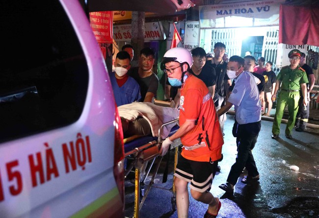 Cháy chung cư mini ở Hà Nội khiến nhiều người thiệt mạng - Ảnh 1.