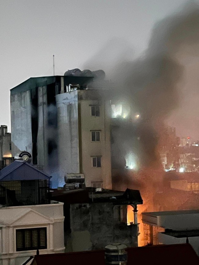 Khoảng 40 người tử vong trong vụ cháy ở chung cư mini quận Thanh Xuân - Ảnh 2.