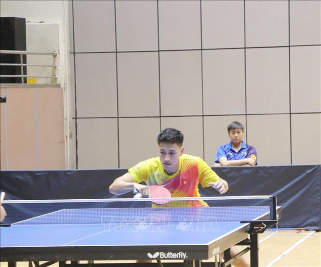 Thắng áp đảo đối thủ Trung Quốc 4-0, tay vợt Việt Nam giành chức vô địch giải quốc tế ấn tượng - Ảnh 2.