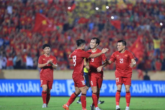 Văn Toàn thực hiện tham vọng đua vô địch V-League với Nam Định - Ảnh 1.