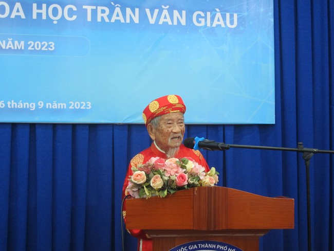 Sử gia 103 tuổi giành Giải thưởng Trần Văn Giàu - Ảnh 1.