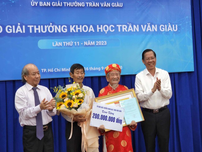 Sử gia 103 tuổi giành Giải thưởng Trần Văn Giàu - Ảnh 3.