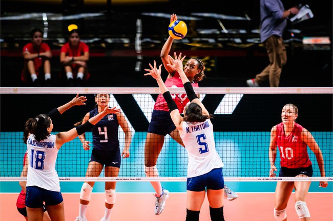 Sau khi thua dễ tuyển Đức, bóng chuyền nữ Thái Lan lại bị Mỹ ‘giải mã’ trong 3 set ở vòng loại Olympic Paris - Ảnh 2.