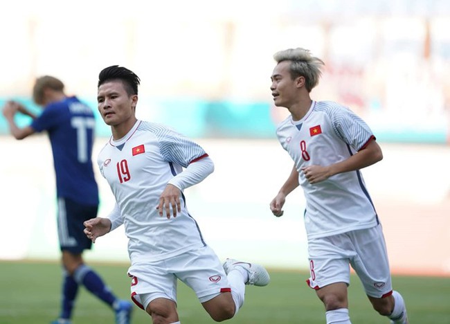Quang Hải chớp thời cơ cực nhanh, trừng phạt sai lầm của thủ môn nhập tịch người Nhật, giúp Việt Nam toàn thắng vòng bảng ASIAD - Ảnh 3.