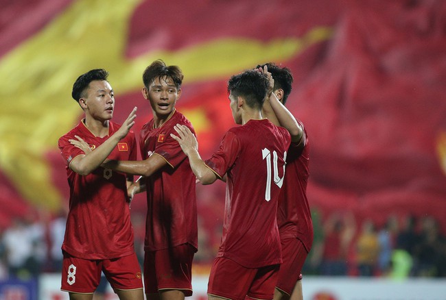 Tin nóng bóng đá Việt tối 27/10: U23 Việt Nam lỡ giải giao hữu, HLV Mai Đức Chung được đồng nghiệp khen ngợi - Ảnh 6.