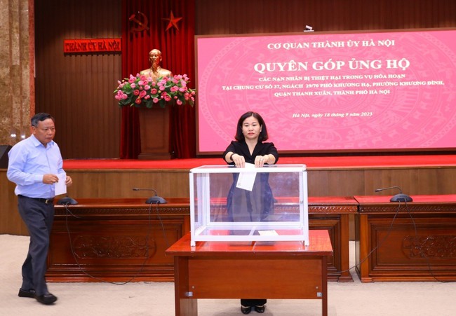 Bí thư Thành ủy Hà Nội dự tưởng niệm và quyên góp ủng hộ nạn nhân vụ cháy chung cư mi ni ở quận Thanh Xuân - Ảnh 3.