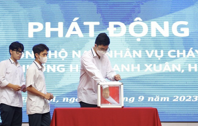 Bí thư Thành ủy Hà Nội dự tưởng niệm và quyên góp ủng hộ nạn nhân vụ cháy chung cư mi ni ở quận Thanh Xuân - Ảnh 11.