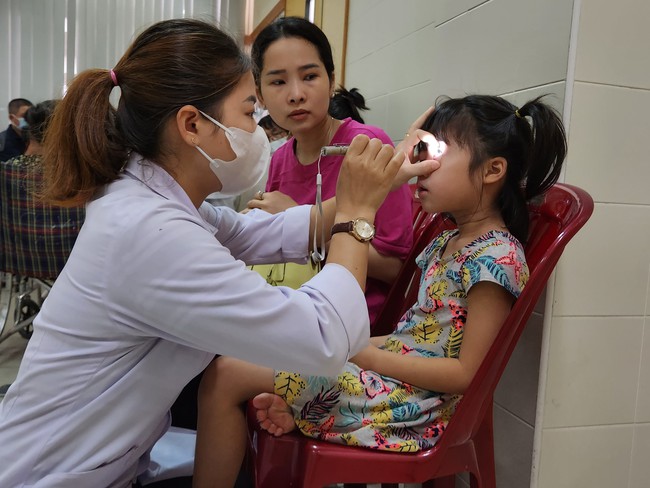 Bộ Y tế khuyến cáo người dân thực hiện tốt 5 biện pháp phòng đau mắt đỏ - Ảnh 2.