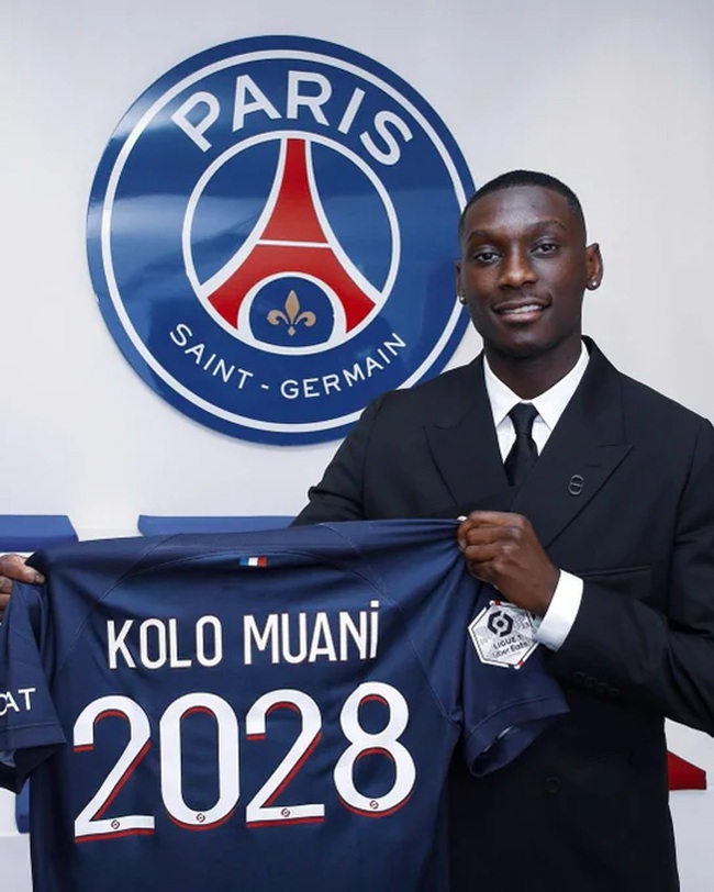 PSG chiêu mộ Kolo Muani 90 triệu euro