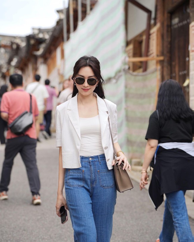 Đặng Thu Thảo khoe loạt ảnh đời thường đẹp như chụp tạp chí: Nhan sắc lẫn khí chất ngút ngàn - Ảnh 1.