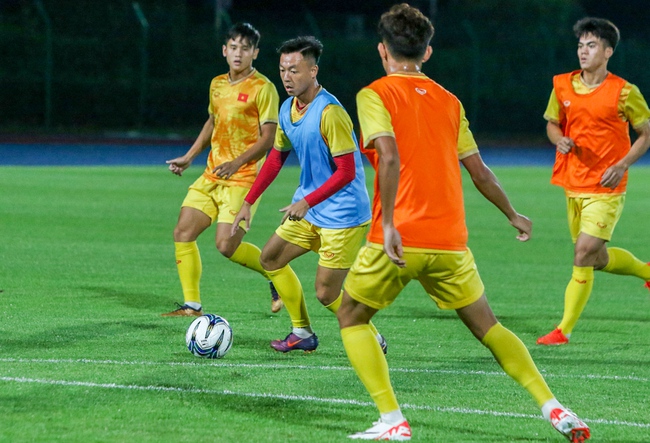HLV Hoàng Anh Tuấn: 'Olympic Việt Nam chắc chắn chơi kiểm soát bóng, mục tiêu có điểm trước Iran' - Ảnh 2.