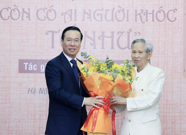 Chủ tịch nước Võ Văn Thưởng dự Lễ giới thiệu tác phẩm 'Còn có ai người khóc Tố Như' - Ảnh 1.