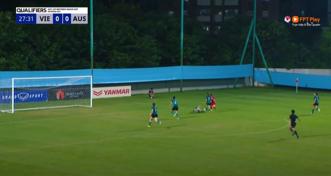 Hoa khôi U17 nữ Việt Nam bứt tốc và ghi bàn solo vào lưới đội bóng hàng đầu châu Á, được CĐV so sánh với Thanh Nhã - Ảnh 2.