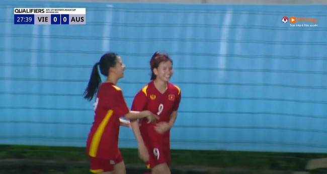 Hoa khôi U17 nữ Việt Nam bứt tốc và ghi bàn solo vào lưới đội bóng hàng đầu châu Á, được CĐV so sánh với Thanh Nhã - Ảnh 3.