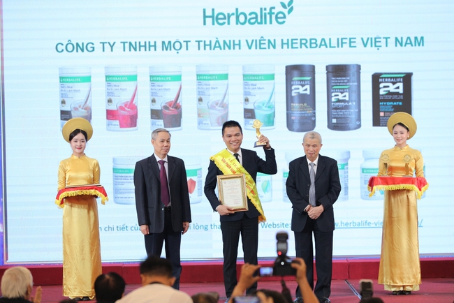 Herbalife Việt Nam đạt giải thưởng &quot;Sản Phẩm Vàng Vì Sức Khỏe Cộng Đồng năm 2023&quot; - Ảnh 1.