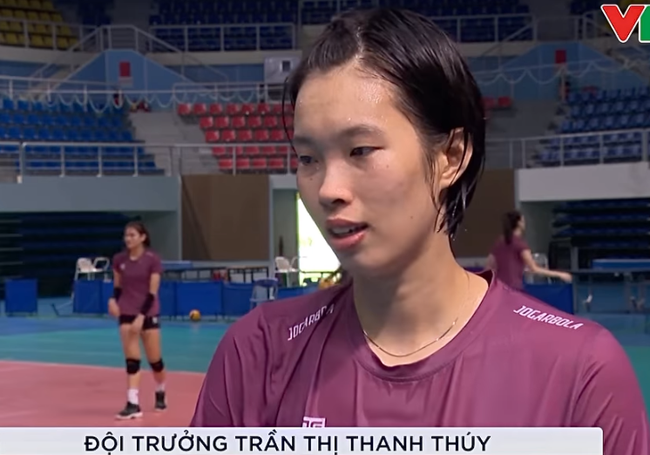 Thanh Thúy chia sẻ với truyền thông khi đang tập luyện ở Quảng Ninh, chuẩn bị cho ASIAD 2023