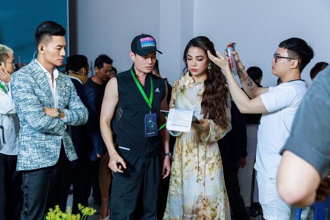 Đạo diễn Nguyễn Anh Dũng: 'Làm truyền hình thực tế Miss Earth Việt Nam 2023 rất áp lực!' - Ảnh 5.