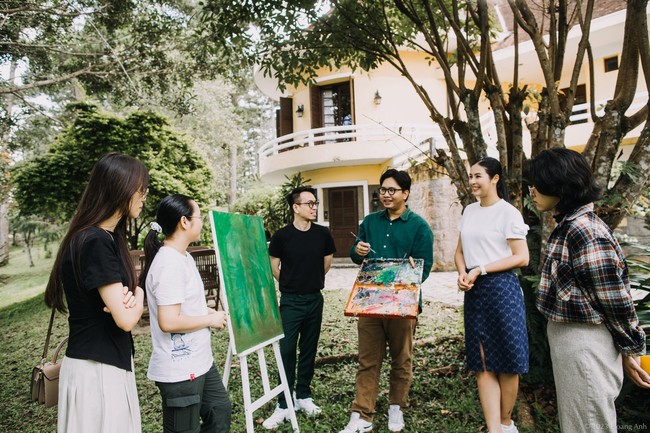  Hoa hậu Ngọc Hân đồng hành với các họa sĩ trẻ trong dự án xưởng sáng tác - Ảnh 5.