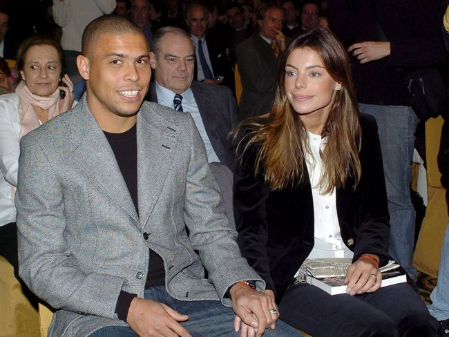 Ba cuộc hôn nhân, năm lần đính hôn của Ronaldo 'béo' và cái kết viên mãn bên vợ trẻ - Ảnh 5.